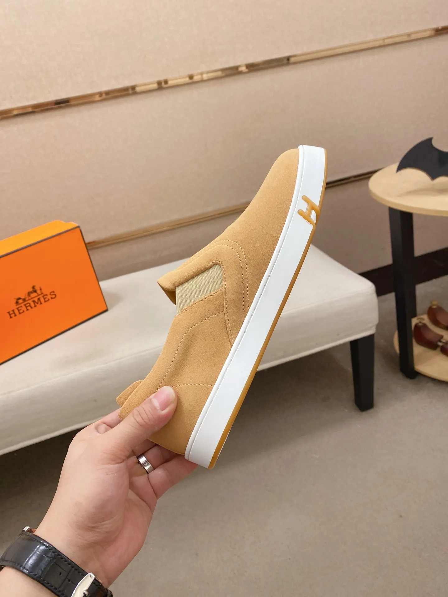 Men's clothing and shoes💰: 442💰《HERMES》【Classic original single version】Hermès; top 🔝purchase agent🔍🔍men's latest 🇺🇸 counter sales simultaneously, imported from Italy original ▲▲cowhide ▲▲ (high-end, nobility, class) ) Exquisite workmanship (Italian 🇮🇹 imported water-dyed 🐂 cowhide lining) sole: original sole provided by the original factory, ⚠️exclusive double-layer activity·TPR·rubber·combined molded outsole; super comfortable·wear-resistant·non-slip·environmental protection The real thing is more beautiful if you take the real thing (high quality, follow the order). You can enter and exit the counter at will * Number of yards: 38-44 (45 can be customized and cannot be returned or exchanged)